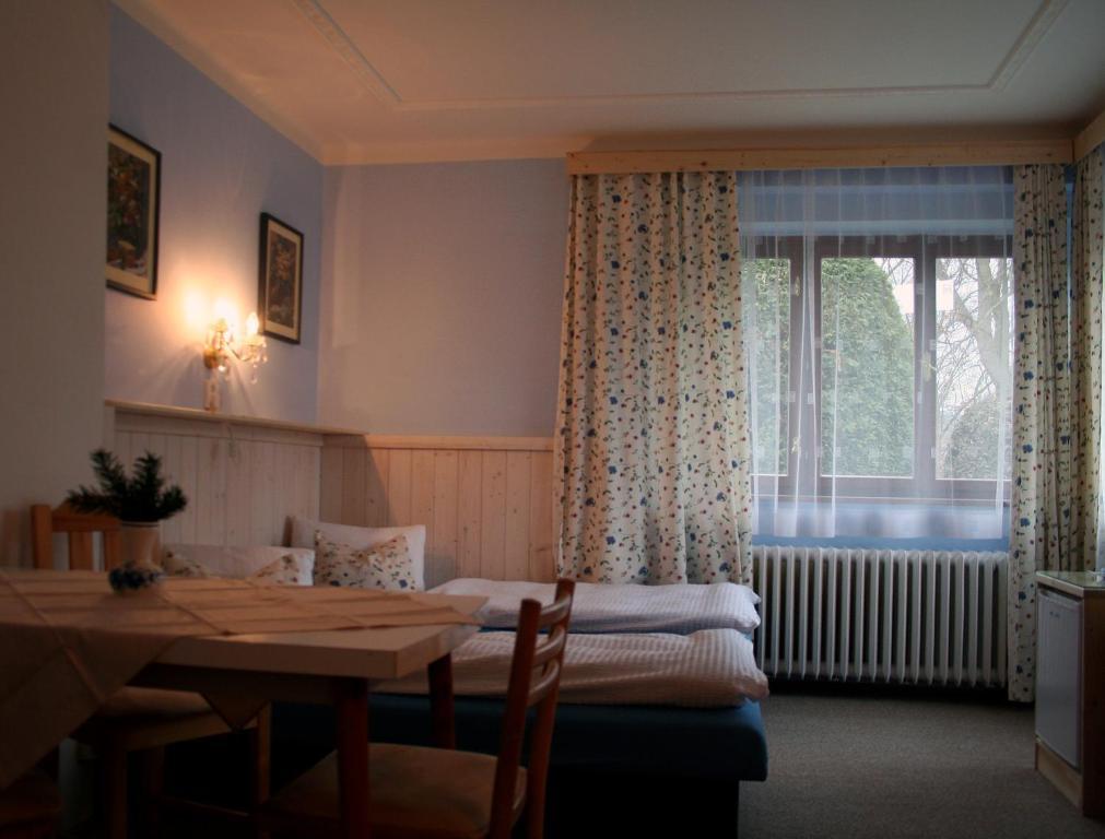 A.Dalia Hotell Karlsbad Exteriör bild
